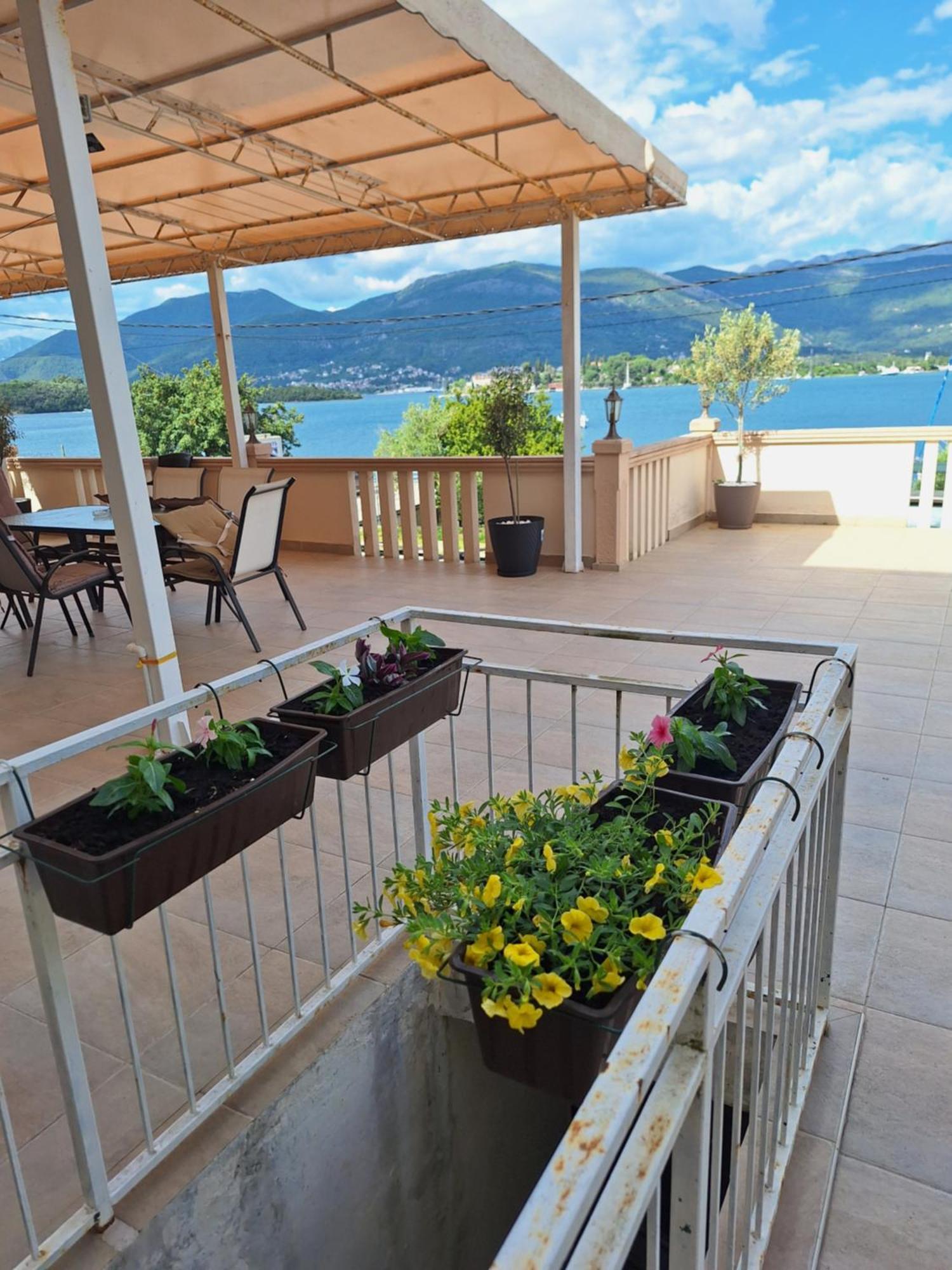 Apartments Klakor PS Tivat Buitenkant foto